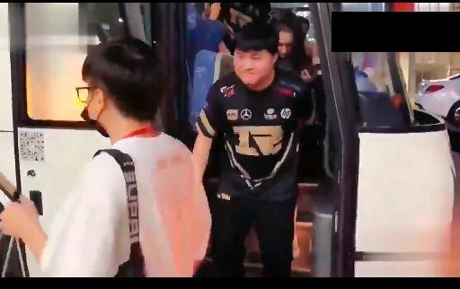 网红女朋友爆料视频播放,背后故事引热议